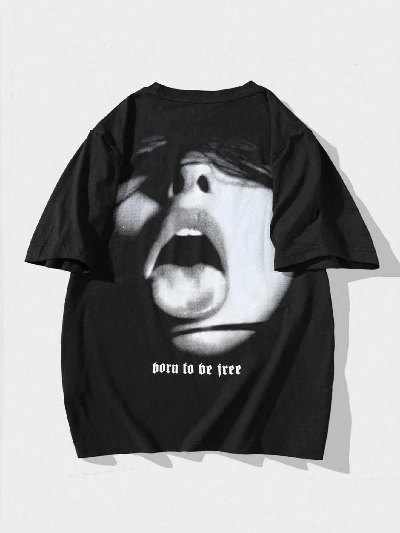 Manfinity EMRG Men Loose Fit Short Sleeve T-Shirt with Character Graphic Print, Street Wear, Boyfriend Gift