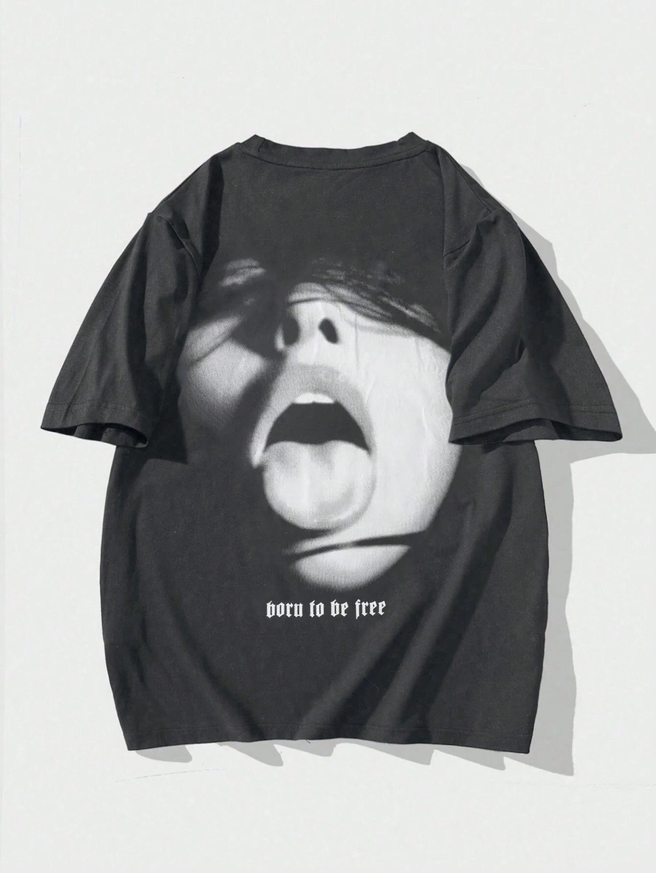 Manfinity EMRG Men Loose Fit Short Sleeve T-Shirt with Character Graphic Print, Street Wear, Boyfriend Gift