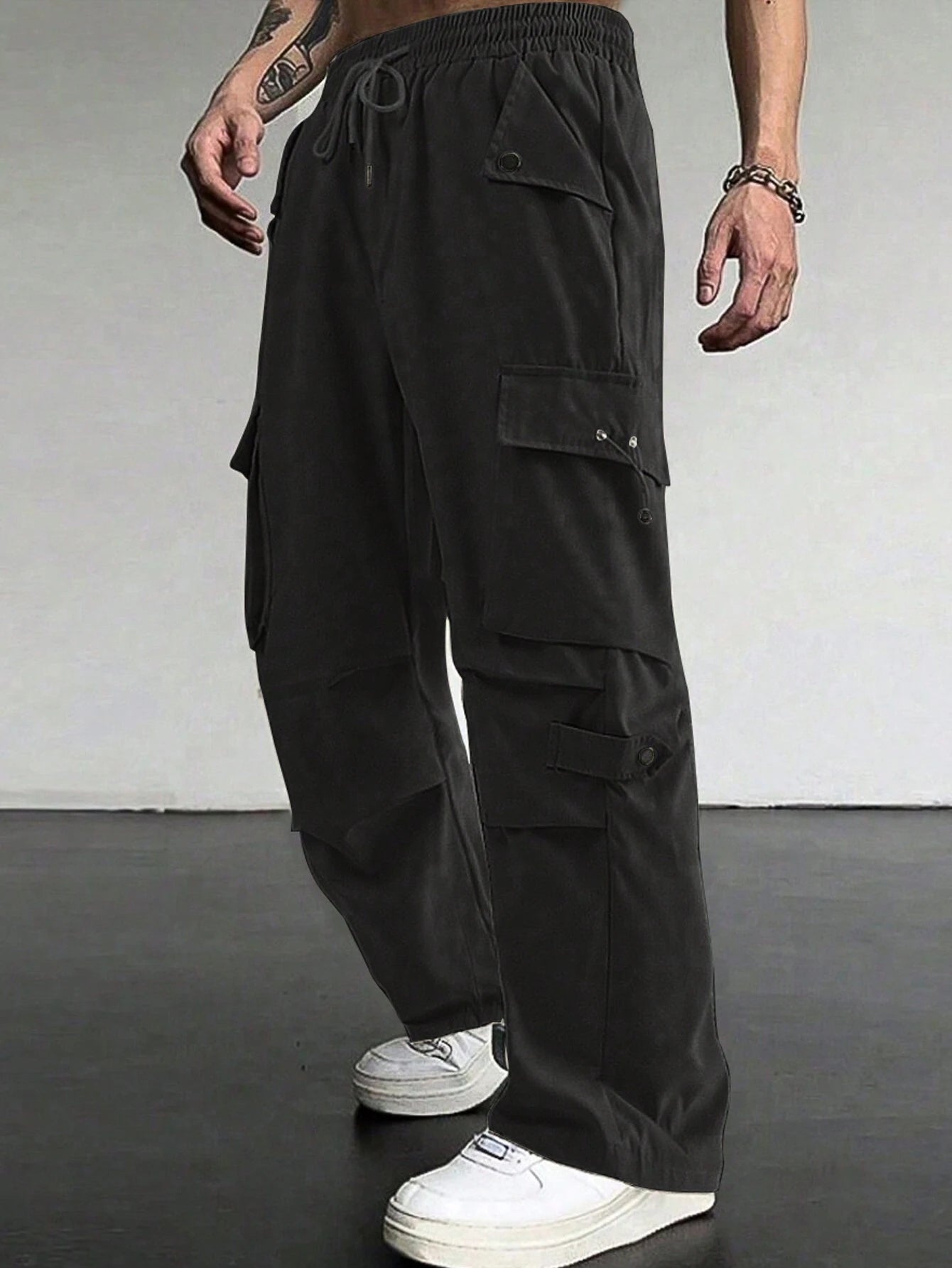 Manfinity Hypemode Loose Fit Solid Colored Cargo Pants for Men
