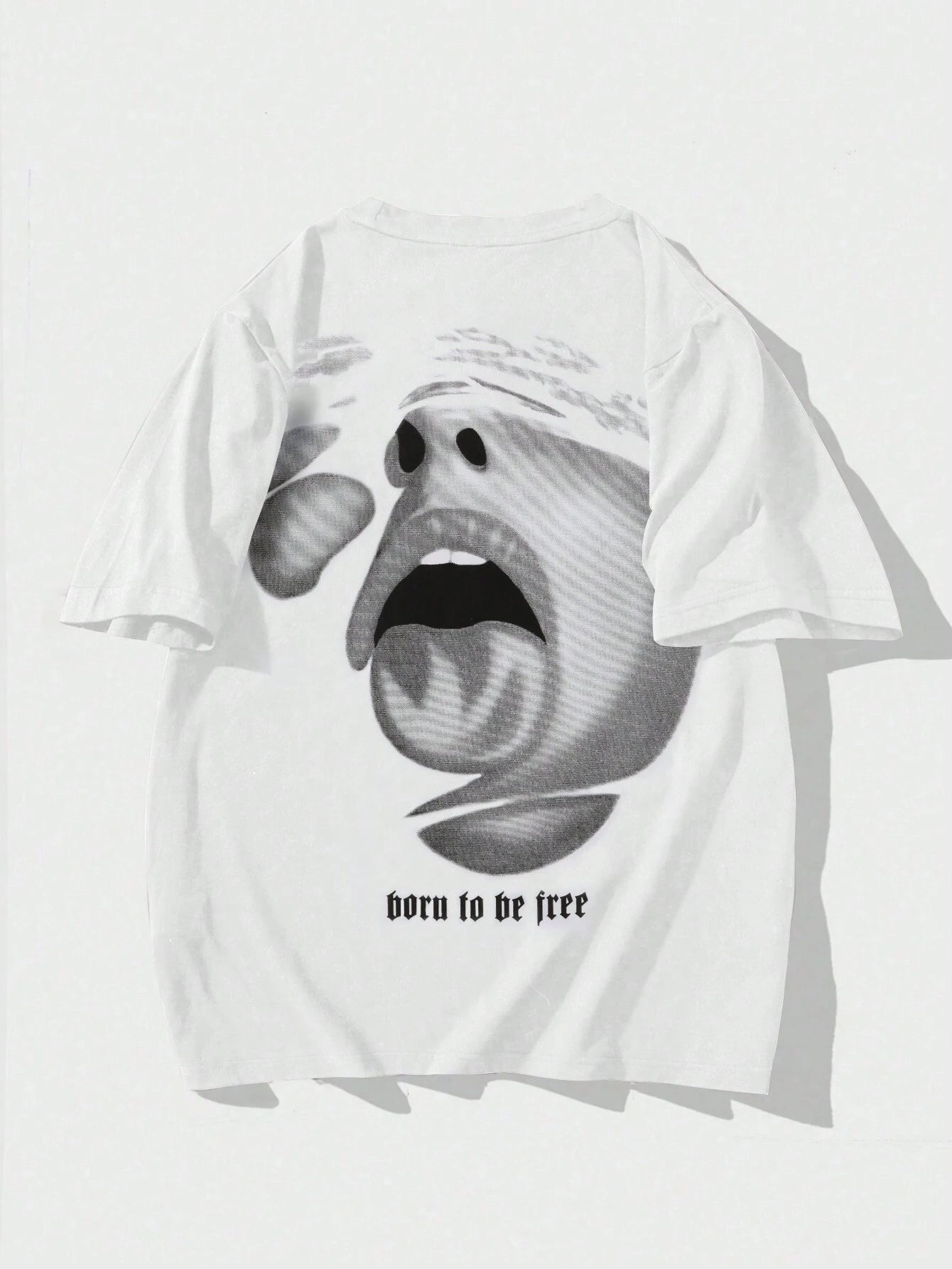Manfinity EMRG Men Loose Fit Short Sleeve T-Shirt with Character Graphic Print, Street Wear, Boyfriend Gift