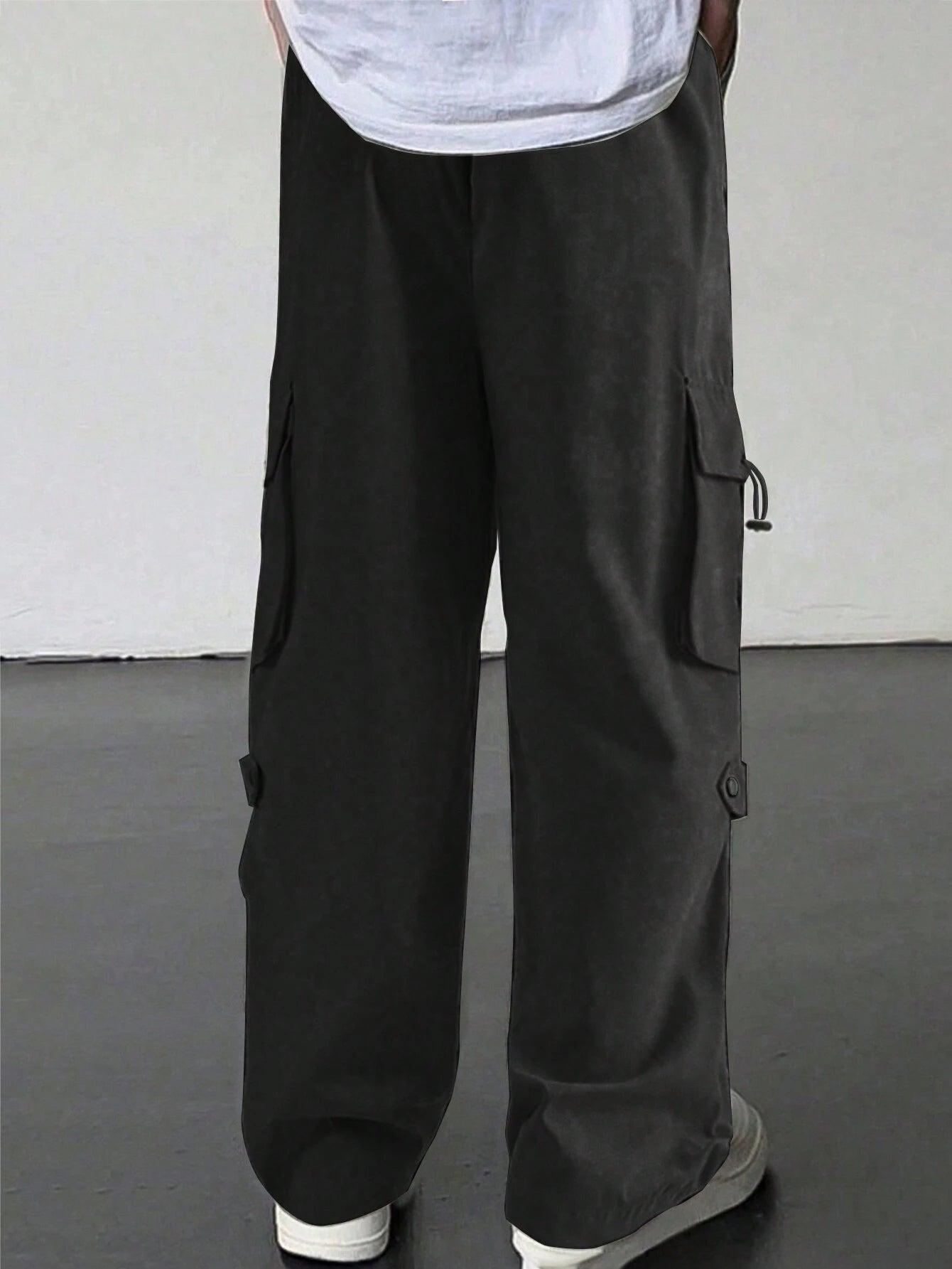 Manfinity Hypemode Loose Fit Solid Colored Cargo Pants for Men
