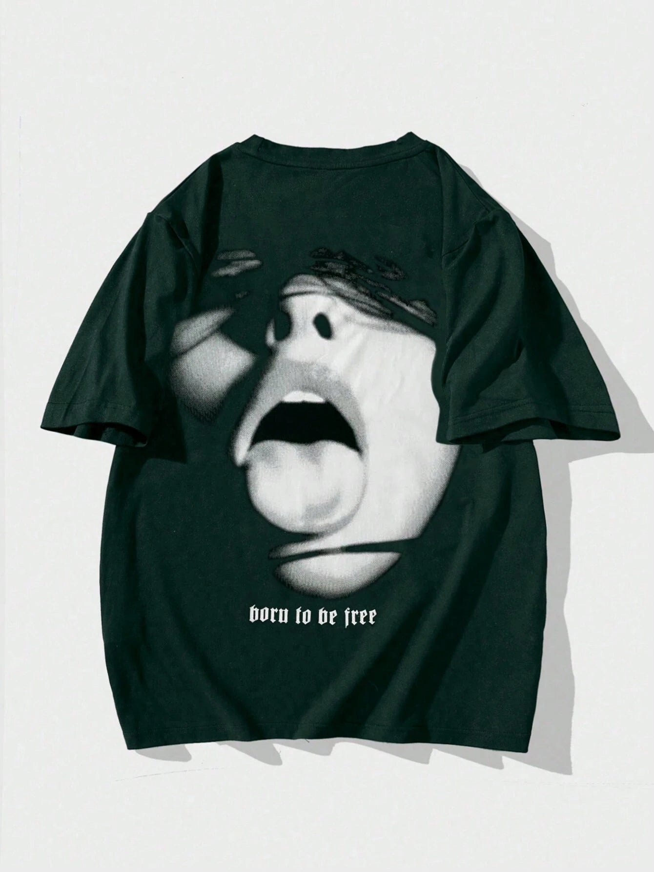 Manfinity EMRG Men Loose Fit Short Sleeve T-Shirt with Character Graphic Print, Street Wear, Boyfriend Gift