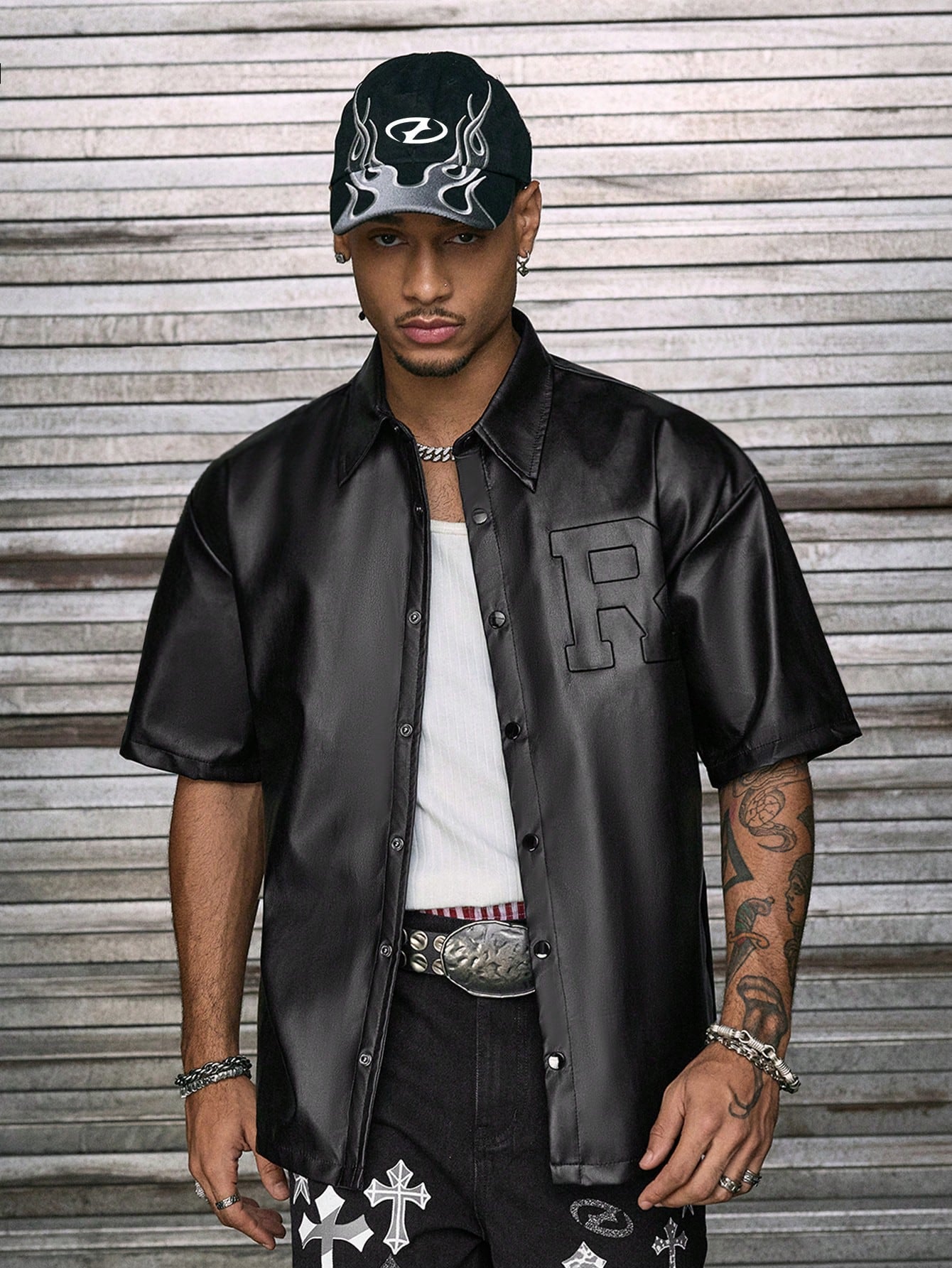 AXEPEAK Men Summer Street Fashion Plain Loose PU Leather Short Sleeve Shirt with Letter Print and Drop Shoulder Design, for Boyfriend Gift, Going Out, Streetwear Edition